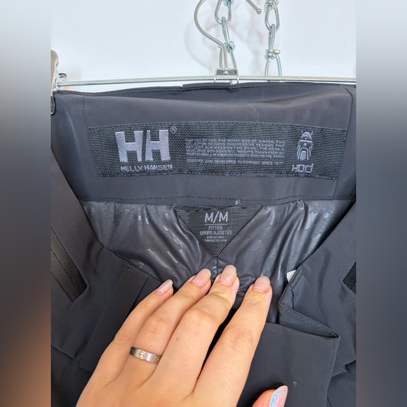 Helly Hansen Black and Gray Outdoor Ski Pants - Picture 6 of 10